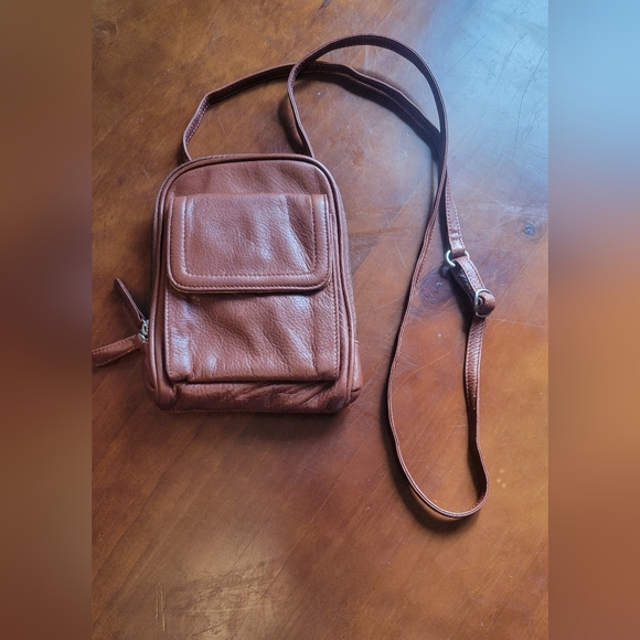 Osgoode Marley RFID leather minimalist bag. - Picture 1 of 5